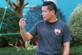 深圳佳兆业队员在比赛中展现出出色技术的简单介绍